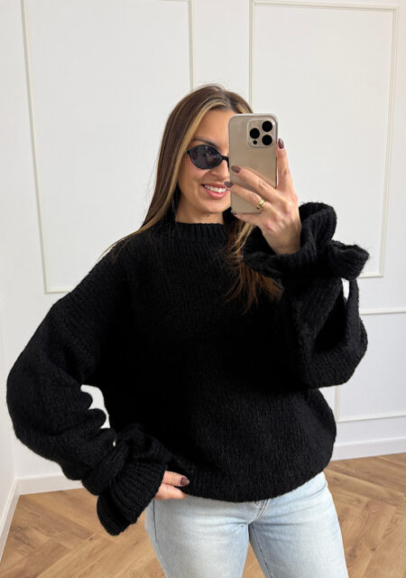 Sweter chmurka z dzwoneczkiem wiązanym czarny