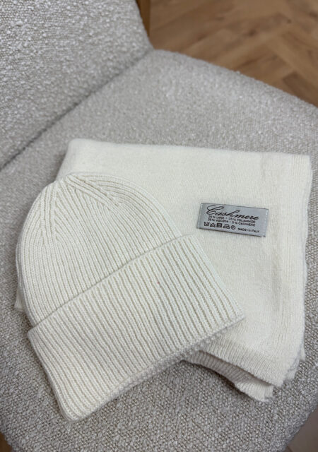 Czapka z szalem śmietana